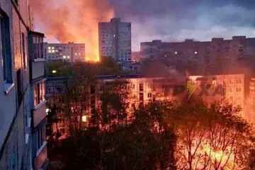 ​Російське вторгнення в Україну : Внаслідок ворожих обстрілів у ніч на 21 квітня в Миколаєві загинула одна людина, двоє поранених.