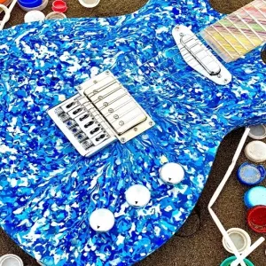 ​Гітара з океанічного пластику 