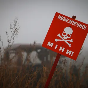 ​На Харківщині у селі Іванівка 50-ти річний чоловік підірвався у полі на касетному снаряді
