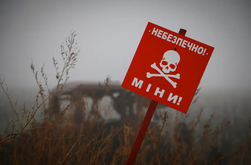 На Харківщині у селі Іванівка 50-ти річний чоловік підірвався у полі на касетному снаряді