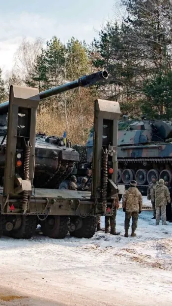 ​Німеччина узгодила зі Словаччиною ремонт бронетехніки німецького виробництва включно з гаубицями PzH 2000 для України, — посол ФРН в Україні