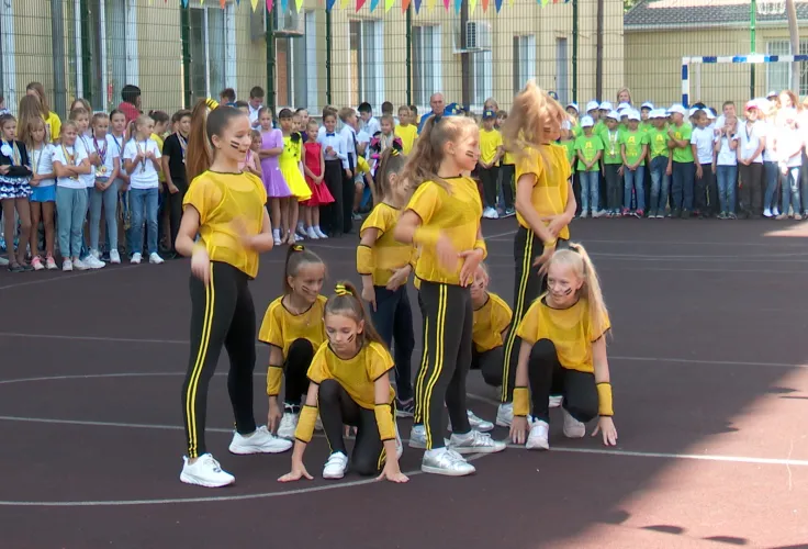 Найкращі спортсмени дніпровської школи №23 відкрили олімпійський тиждень