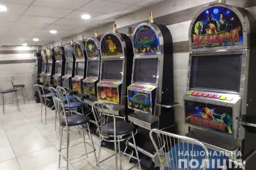 ​У Кам’янському поліціянти викрили “VIP-зал” гральних автоматів