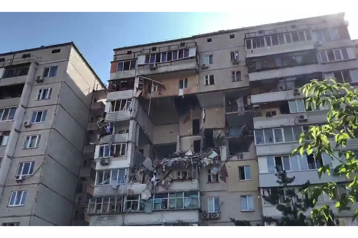 Первые жильцы из взорвавшейся киевской многоэтажки вместе со своими котами заселились в интернат
