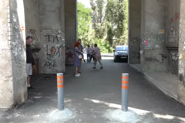 ​Мешканці вулиці Соф`ї Ковалевської «боронять» арку від інспекції з питань благоустрою