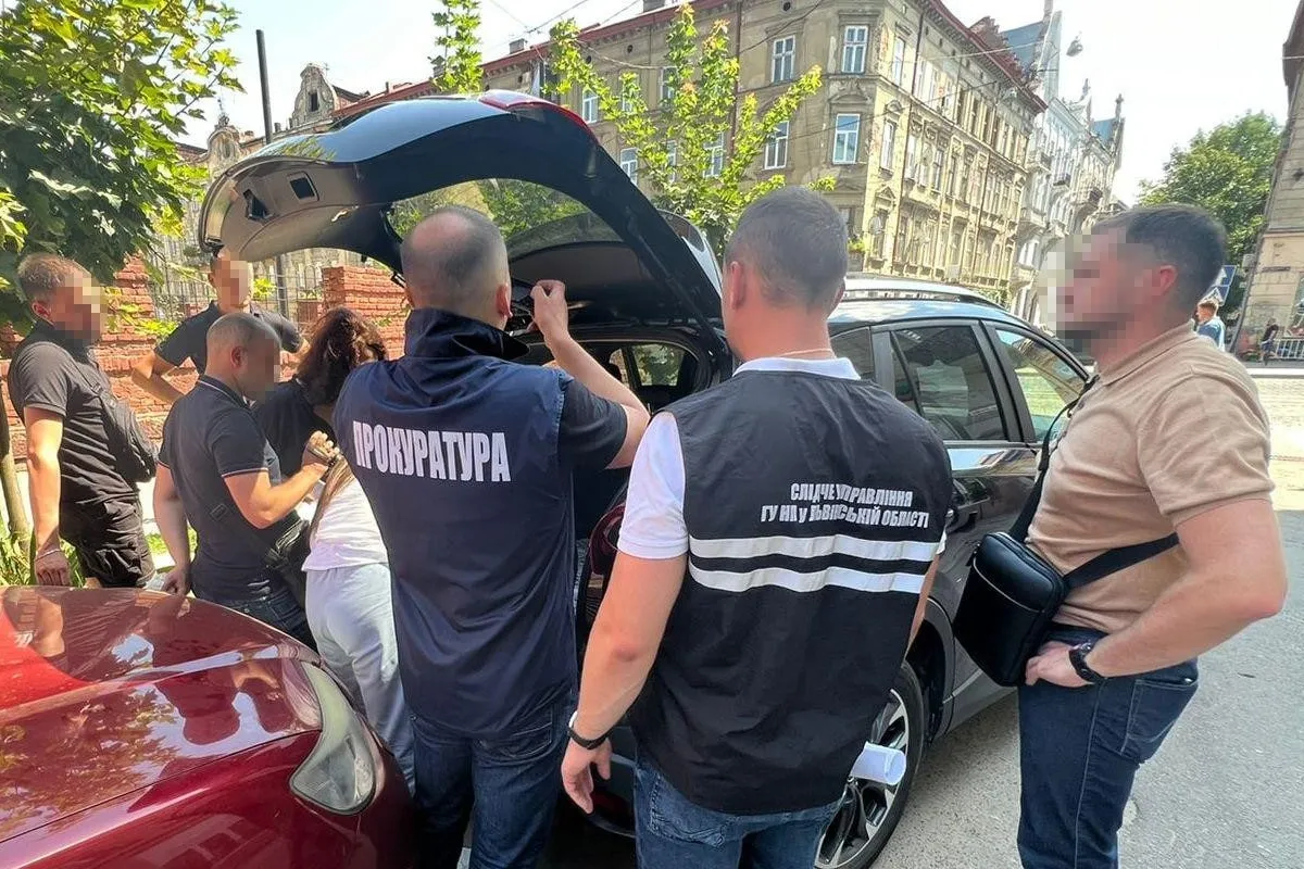 По $11 тис. за виїзд: на Львівщині затримали чоловіків, які переправляли ухилянтів через кордон