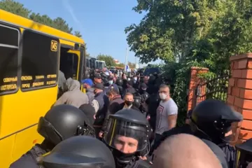 ​На партийной конференции ОПЗЖ под Одессой задержаны полсотни вооруженных "титушок"