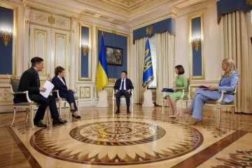 ​Глава государства в интервью украинским телеканалам рассказал о возможности введения жесткого карантина, обеспечении медиков и украинской вакцине
