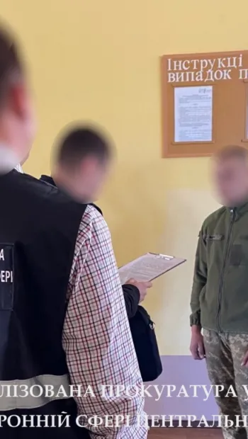​За процесуального керівництва Деснянської спецпрокуратури затримано військовослужбовця - наркоділка
