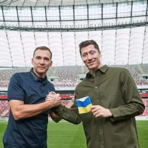 ​Тренер Польши объяснил отказ Левандовски играть на ЧМ-2022 в повязке с флагом Украины
