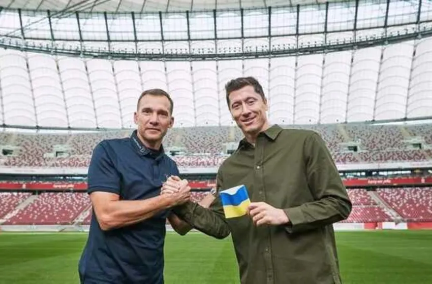 Тренер Польши объяснил отказ Левандовски играть на ЧМ-2022 в повязке с флагом Украины