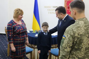 ​Міністр оборони приєднався до акції "Я Миколай"