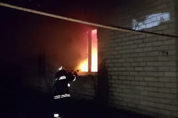 ​Протягом минулої доби рятувальники Херсонщини ліквідували 4 пожежі, 3 з них виникли внаслідок ворожих обстрілів - ДСНС України 