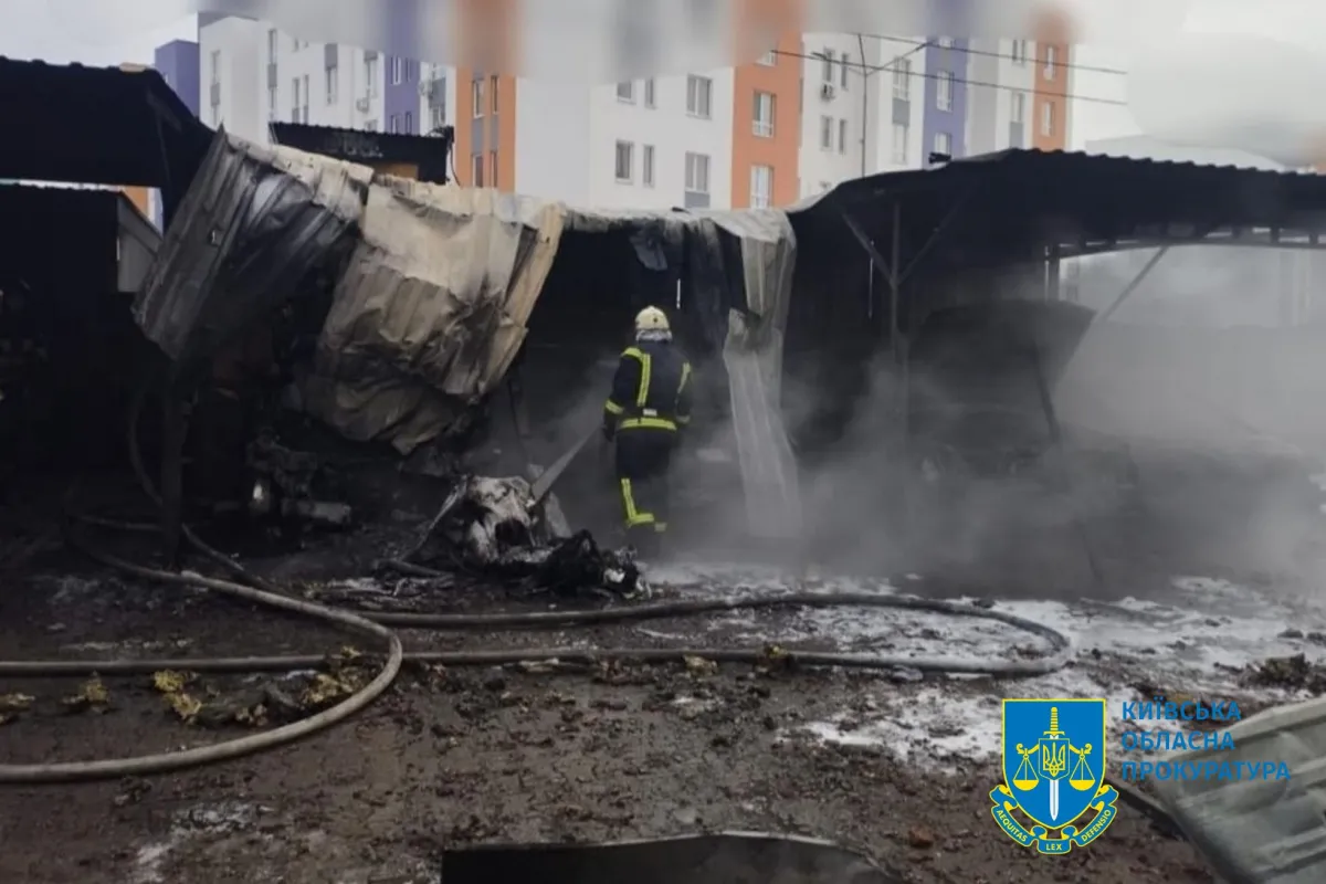 На Київщині внаслідок ракетної атаки поранено цивільних осіб, пошкоджено житлові будинки та транспортні засоби – розпочато розслідування
