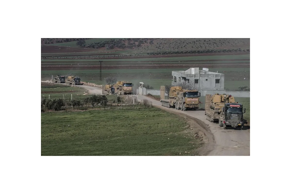 Туреччина перекинула в Сирію 150 вантажівок з БТР, танками і САУ
