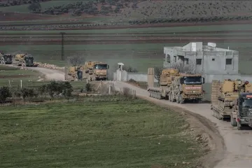 ​Туреччина перекинула в Сирію 150 вантажівок з БТР, танками і САУ