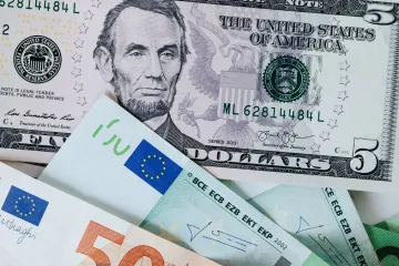 ​Курс валют Нацбанка 23 апреля. Перед выходными доллар и евро подорожали