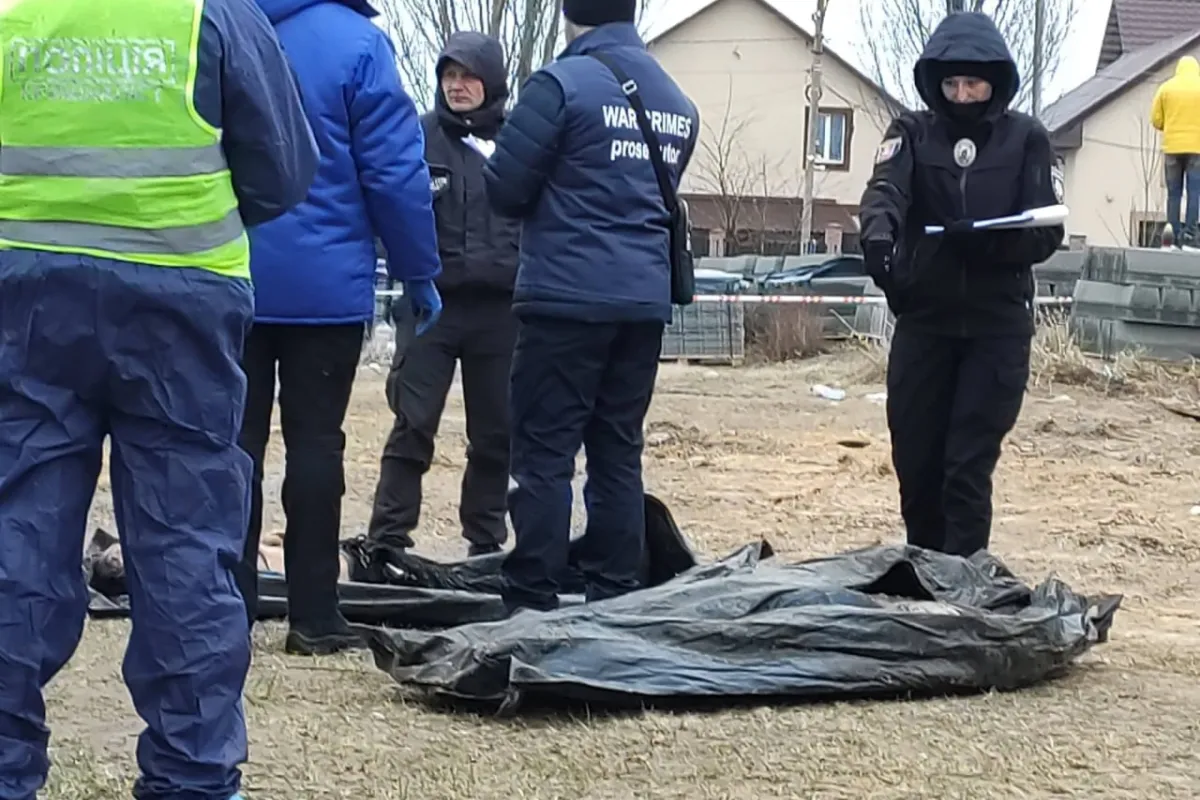 Російське вторгнення в Україну : У Бучі закінчують ексгумацію тіл