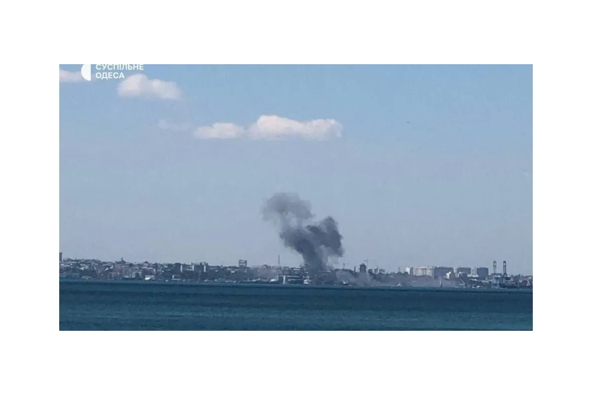 Росіяни влучили в об'єкти інфраструктури Одеського морського торгового порту двома крилатими ракетами типу "Калібр"