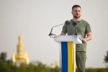 ​Ми ніколи не визнаємо чужих кольорів на своїй землі й завжди готові захистити синьо-жовтий стяг – Президент України