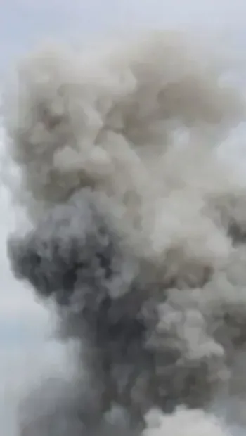 ​У Дніпрі вибухи: в одному з районів міста піднявся стовп диму