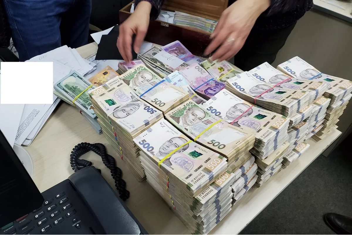 В Одессе руководство налоговой службы и таможни помогло бизнесменам уклониться от уплаты 1,2 млрд гривен платежей
