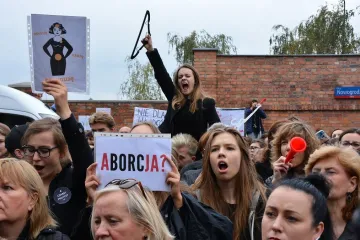 ​Протести у Польщі: заборона робити жінкам аборти