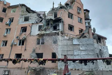 ​Окупанти вночі обстріляли Миколаїв ракетами типу С-300 – одна з них влучила у 5-поверховий житловий будинок
