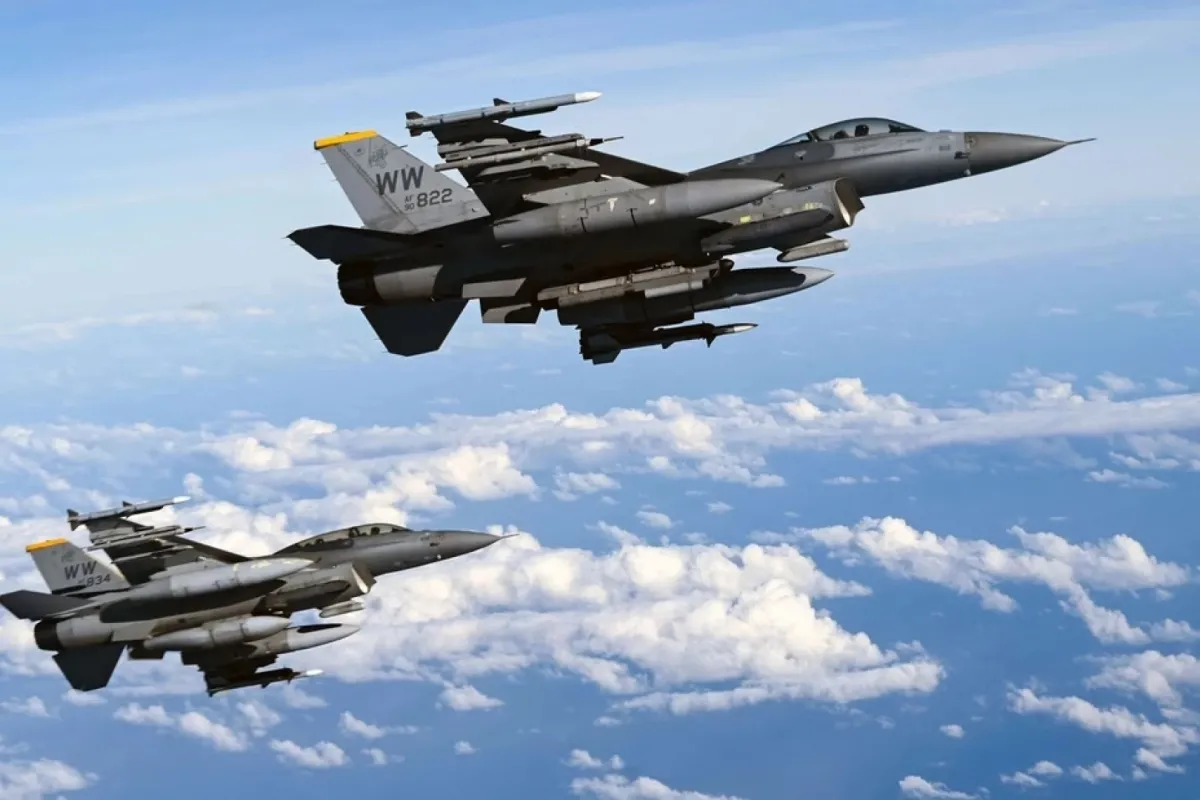 Пентагон: Україна отримає перші винищувачі F-16 вже цього року