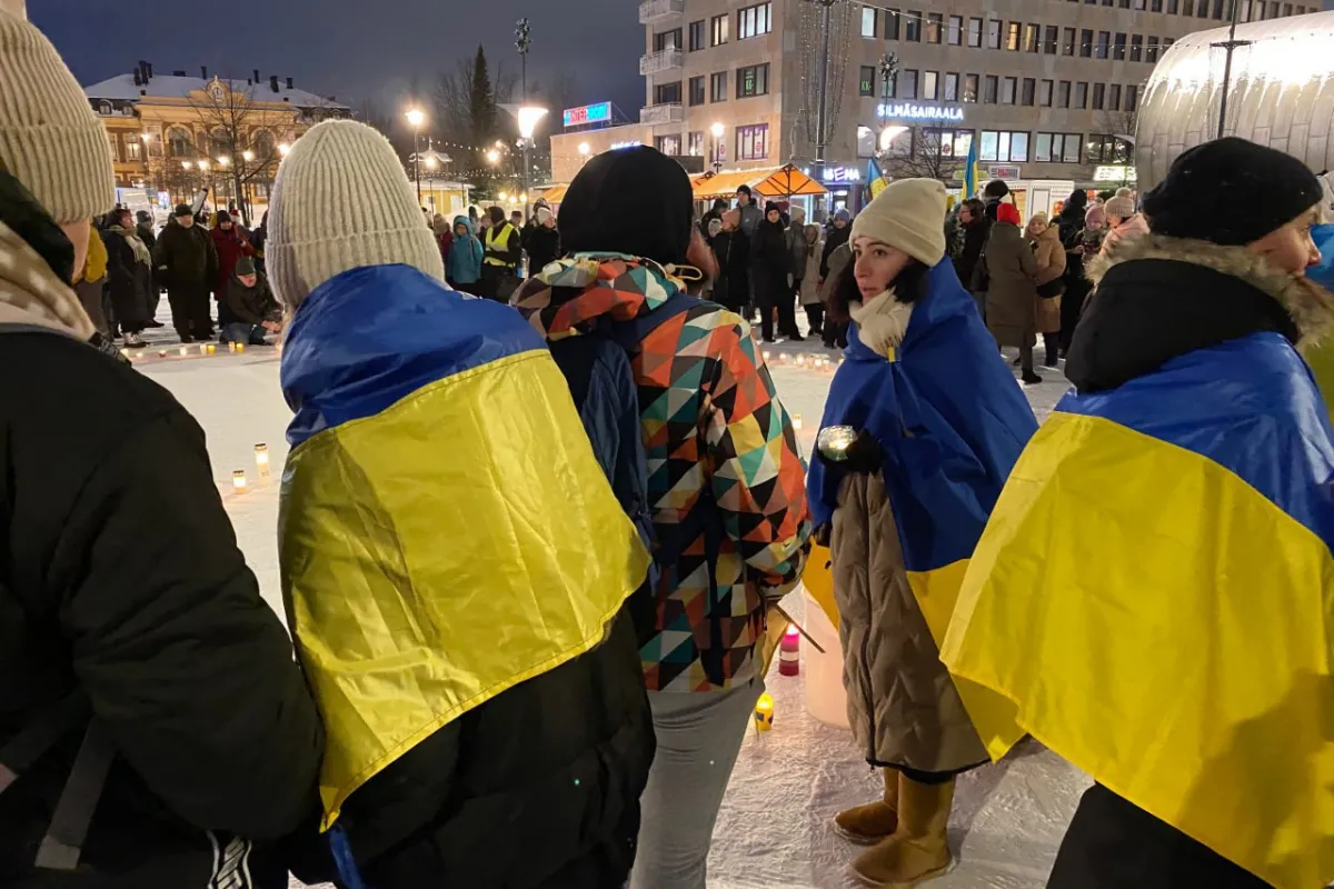 У Фінляндії в центрі міста Йоенсуу відбулася акція «Свічка миру» до роковин повномасштабного вторгнення РФ в Україну