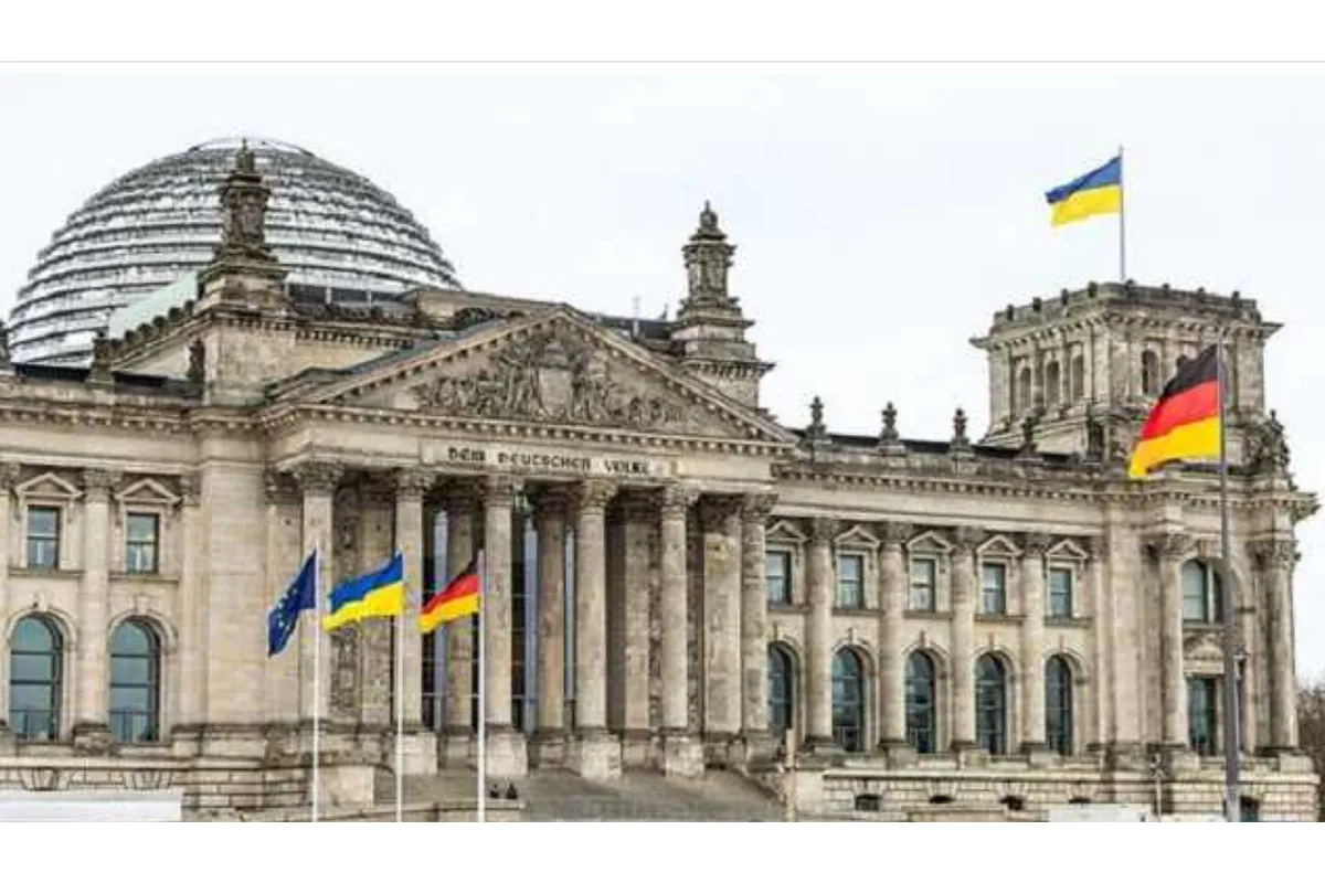 Бундестаг поднял флаг Украины в годовщину нападения России