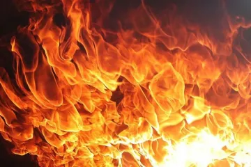 ​В Киеве вспыхнул масштабный пожар в жилом доме: на балконе сгорела женщина