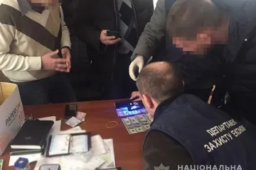 ​На Дніпропетровщині поліція затримала керівника управління однієї з міськрад на вимаганні неправомірної вигоди
