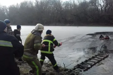 ​“Не виходьте на лід!” – з такими словами рятувальники звертаються до мешканців Дніпра