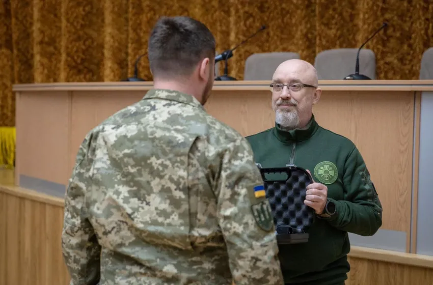 Міністр оборони вручив 32 нагороди військовослужбовцям СБУ
