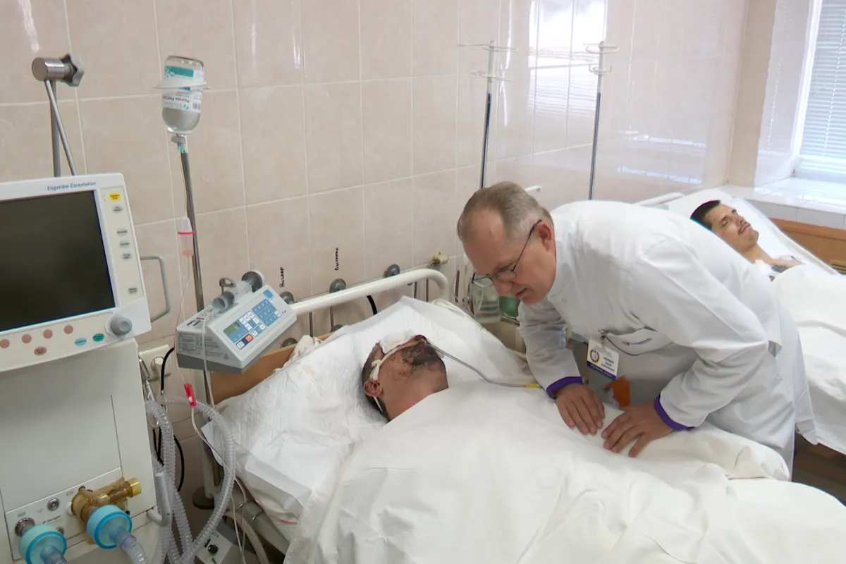 У лікарні Мечникова прийшов до тями важкопоранений боєць