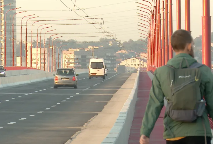 Ні обіцянок, ні пояснень: у Дніпрі відкрили рух Новим мостом