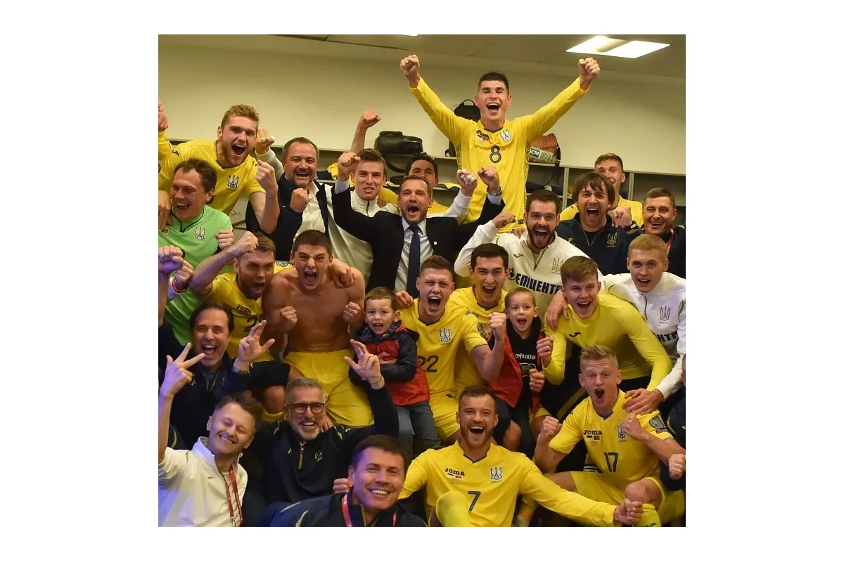 Вперше в історії футбольна збірна України вийшла у фінальну стадію Євро з 1-го місця у відбірковій групі