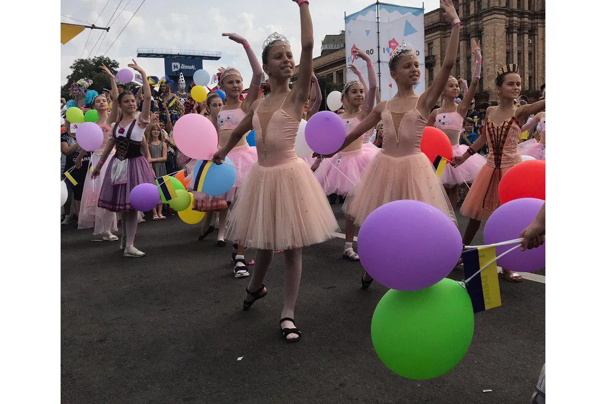 У Дніпрі на карнавальну ходу вийшло понад 12 тисяч учасників (ФОТО)