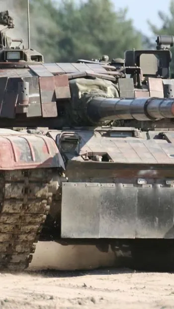 ​Польща передала Україні бойові танки 