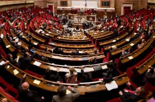 Вісім французьких законодавців звернулися до глави нижньої палати парламенту Яель Браун-Піве із пропозицією створити комітет для розслідування вірогідного російського фінансування політичних партій Франції