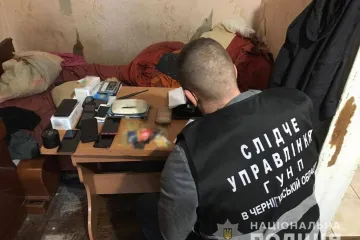 ​На Чернігівщині викрили групу шахраїв, які взяли 400 тисяч гривень онлайн-кредитів на інших громадян. 