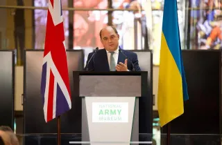 Міністр оборони Британії Бен Воллес закликав українські війська продовжувати стрімкі атаки на окупантів упродовж зими