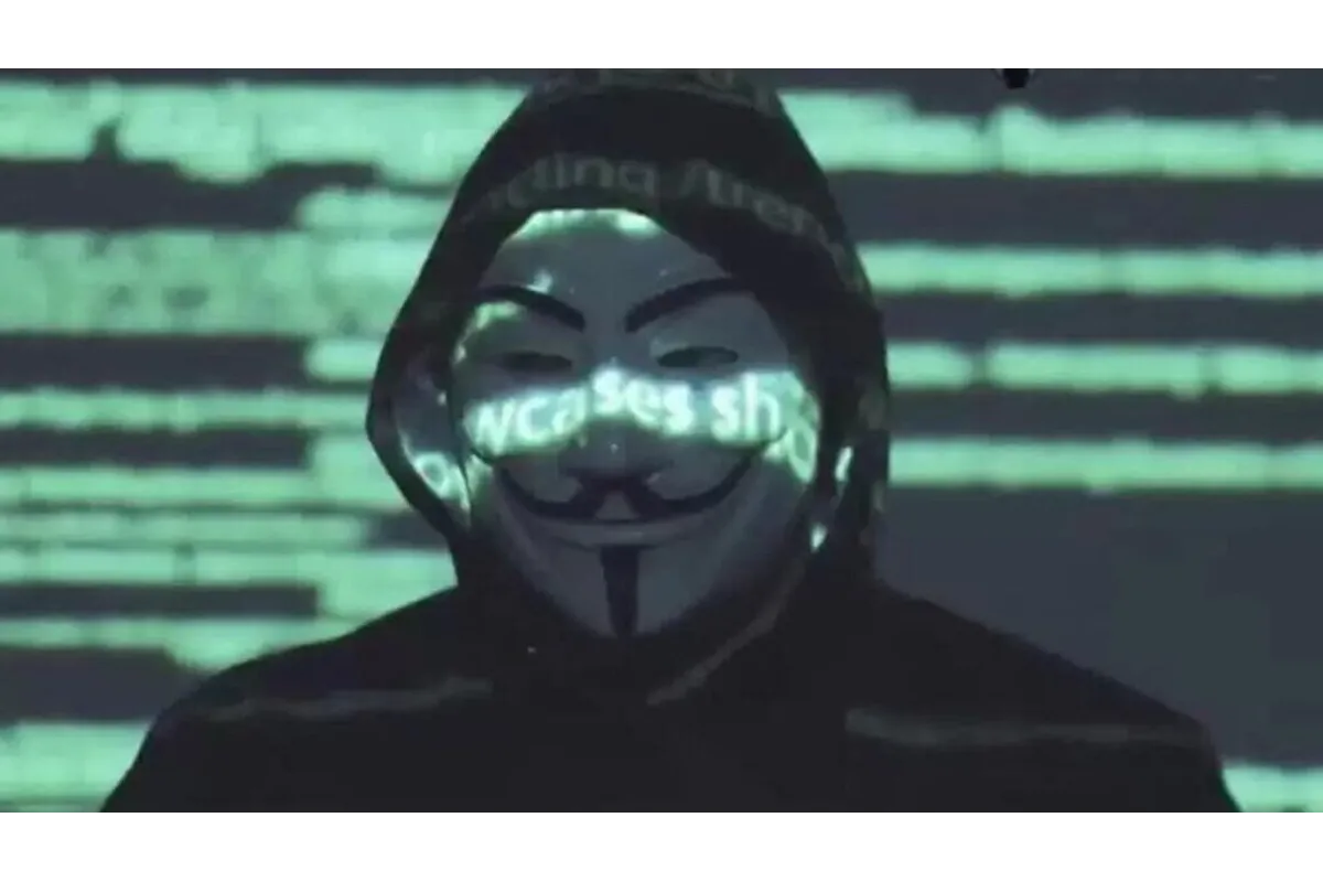 Хакери з Anonymous, які заявили про злам російського центробанку, почали публікувати дані і звернулися до Путіна