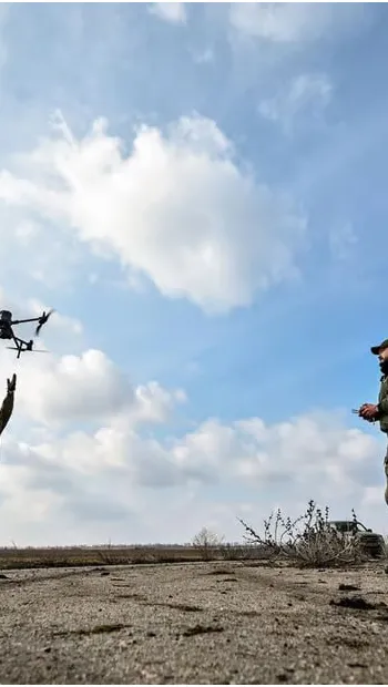 ​Україна переробляє гоночні квадрокоптери на ті, які здатні переносити боєприпаси, відтак фактично переробляє їх на бойові дрони, – The Economist