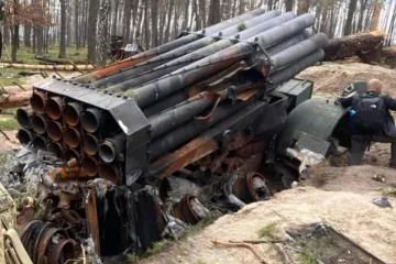 ​Російське вторгнення в Україну : Ось таке небезпечне залізяччя залишили після себе окупанти у лісах на Київщині.