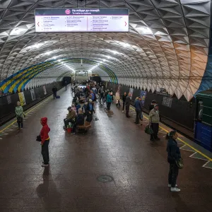 ​Міська влада Харкова вирішила не призупиняти рух поїздів метрополітену під час артилерійських обстрілів росіян