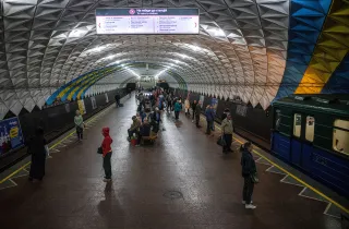 Міська влада Харкова вирішила не призупиняти рух поїздів метрополітену під час артилерійських обстрілів росіян
