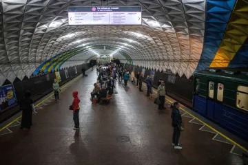 ​Міська влада Харкова вирішила не призупиняти рух поїздів метрополітену під час артилерійських обстрілів росіян