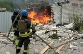 У Лисичанську російський снаряд потрапив у центр надання гуманітарної допомоги — пошкоджений волонтерський автомобіль, який розвозив їжу на Луганщині.